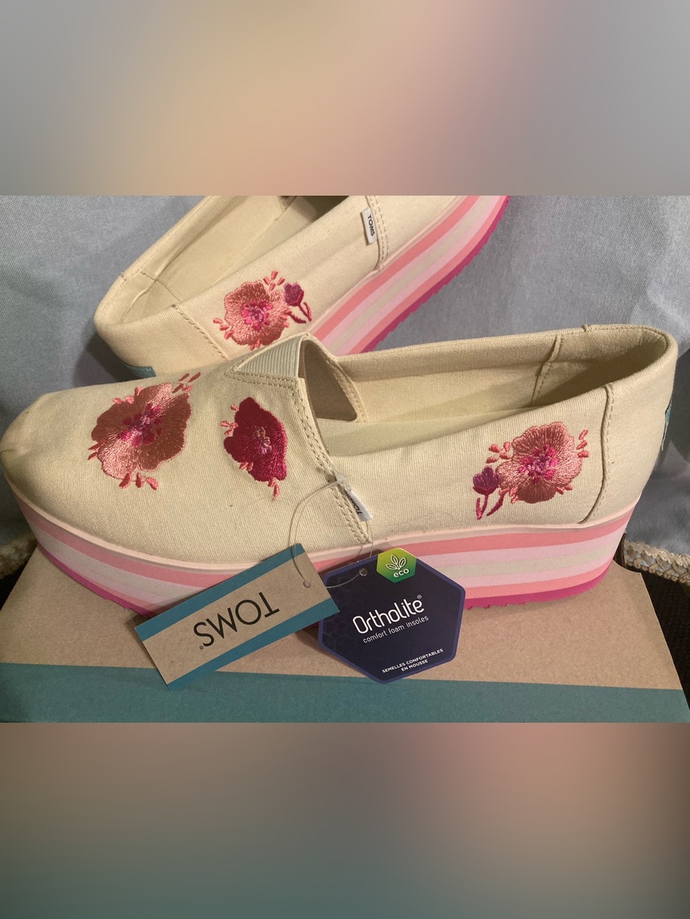 TOMS  Platform Slip-On Cream with Pink Floral Embroidery 9.5 NIB - Picture 2 of 5